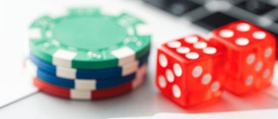 Poker online a poker standardowy – jaka jest różnica?