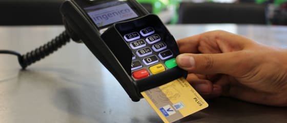 Jak wpłacać i wypłacać środki za pomocą karty MasterCard w kasynach online
