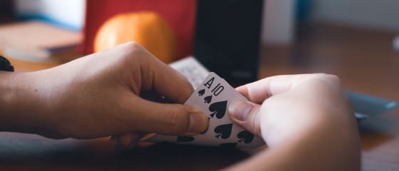 Przewodnik dla początkujących dotyczący wygrywania w blackjacka w kasynach online