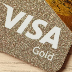 Jak wpłacać i wypłacać środki za pomocą karty Visa w kasynach online